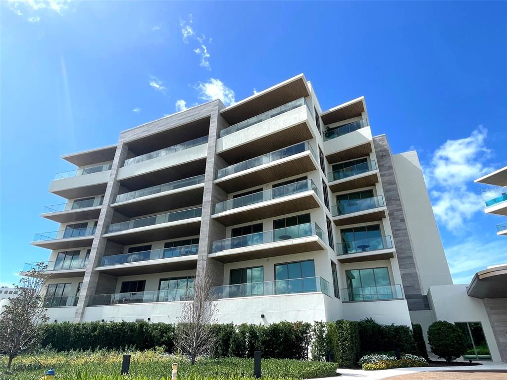 1581 Gulf Of Mexico Drive, Unit 307 Longboat Key, FL 34228 - Photo 2 of 83