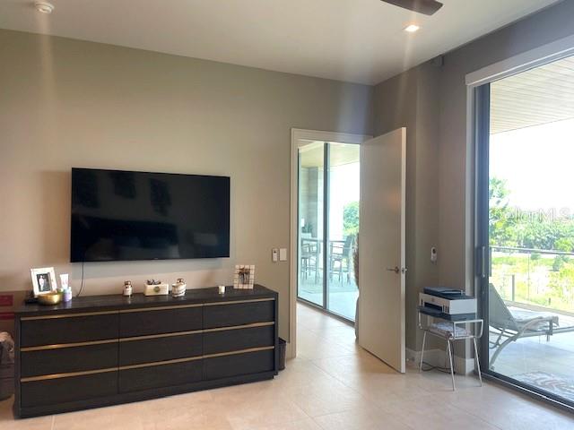 1581 Gulf Of Mexico Drive, Unit 307 Longboat Key, FL 34228 - Photo 27 of 83 a living room with furniture and a flat screen tv