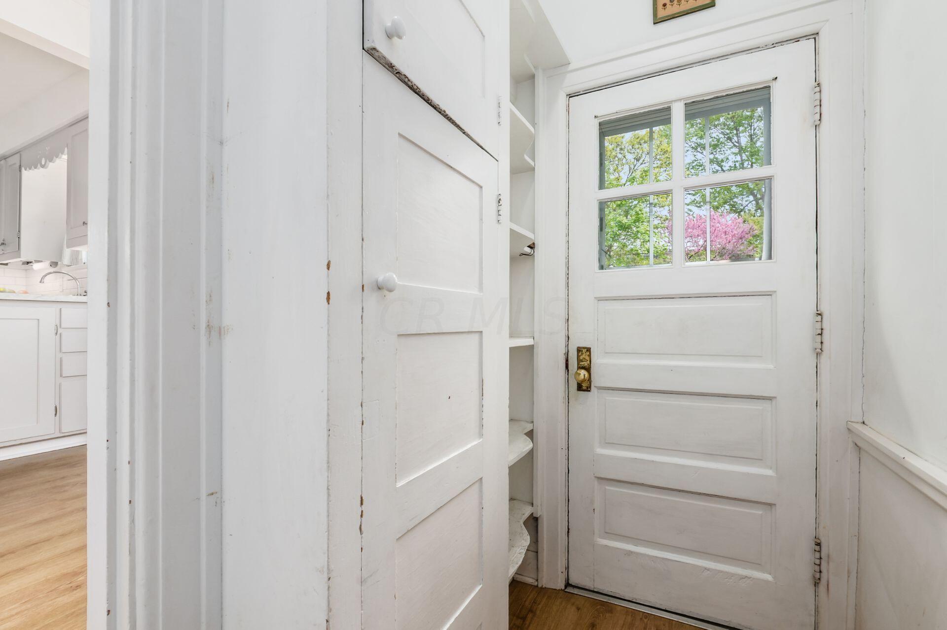 1900 North Devon Road Columbus, OH 43212 - Photo 19 of 42 Rear Hallway