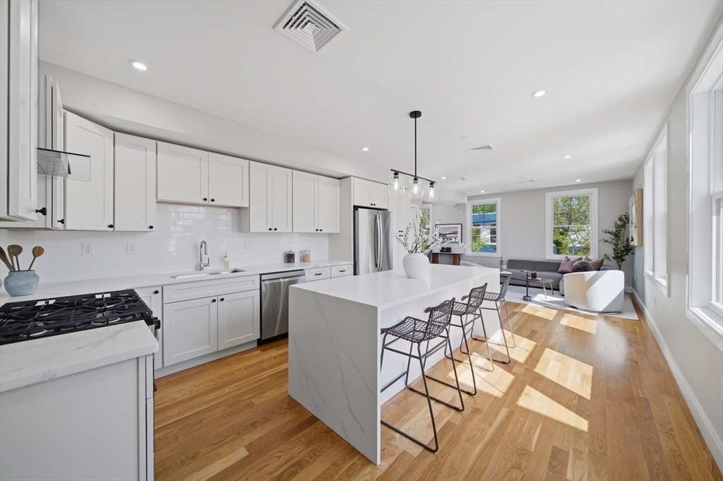 174 Walnut Street, Unit 2 Somerville, MA 02145 - Photo 6 of 32