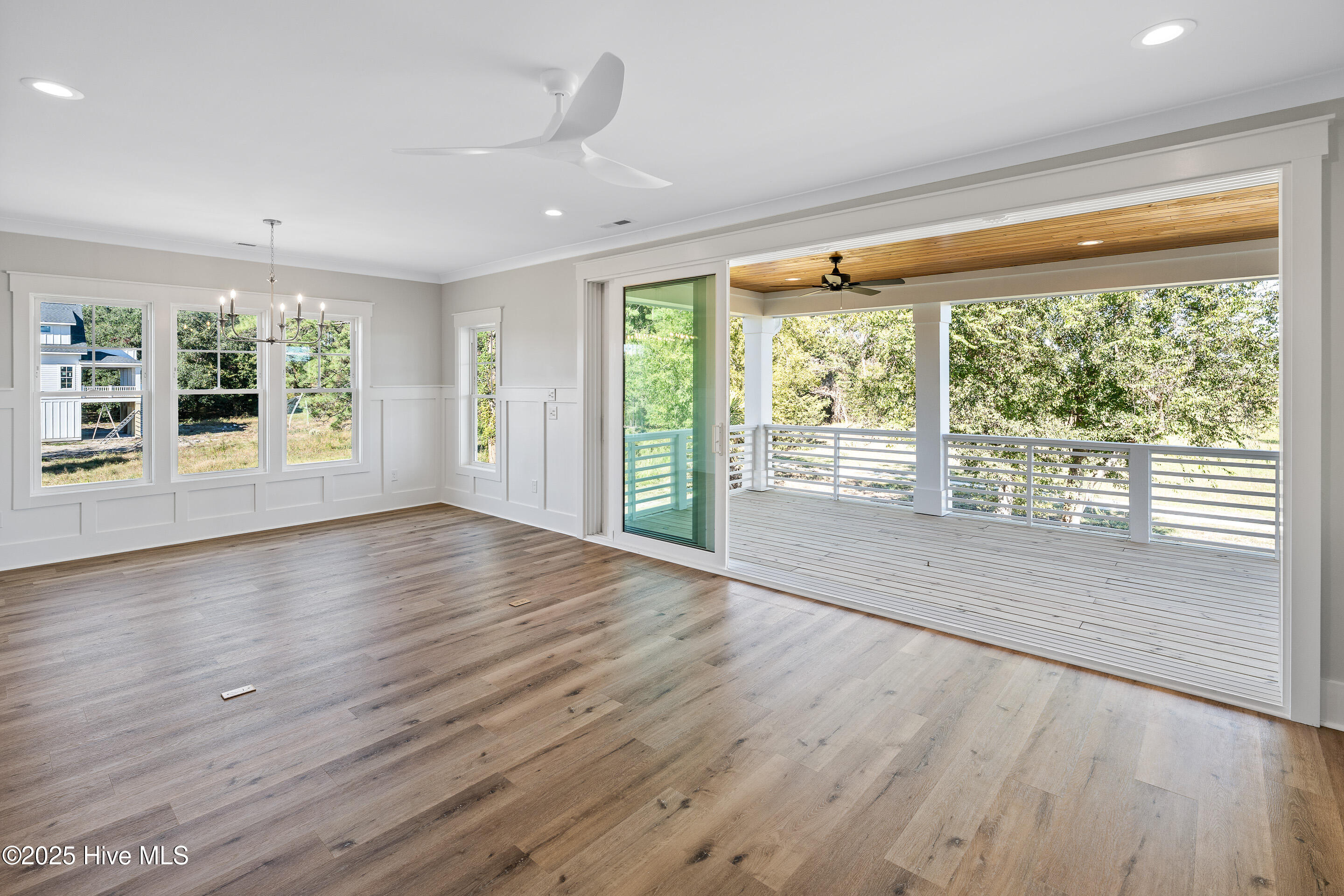 141 Bethea Street Holly Ridge, NC 28445 - Photo 21 of 59 Living room
