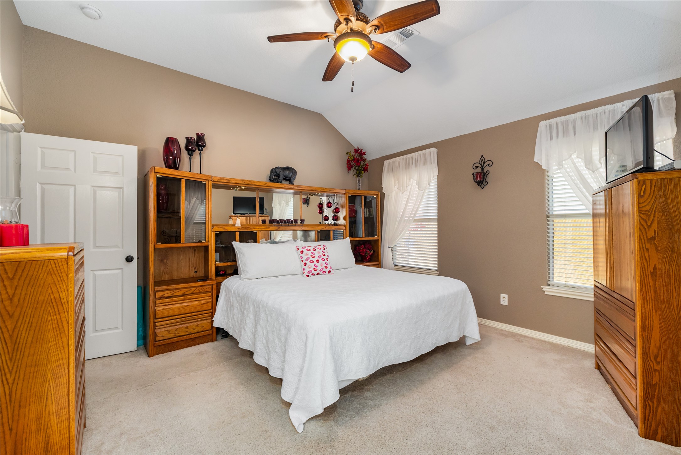 3721 Poets Court Montgomery, TX 77356 - Photo 11 of 29 Primary bedroom