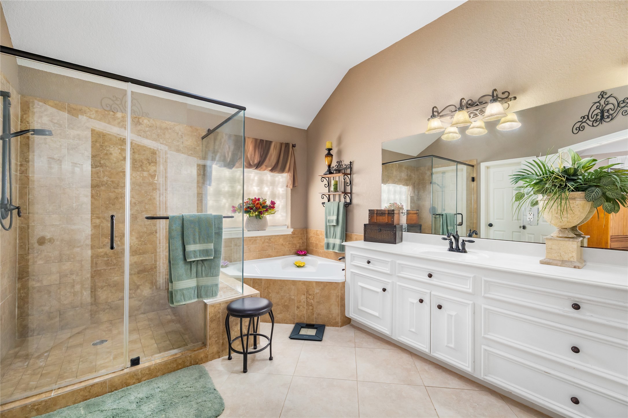 3721 Poets Court Montgomery, TX 77356 - Photo 13 of 29 Primary bathroom