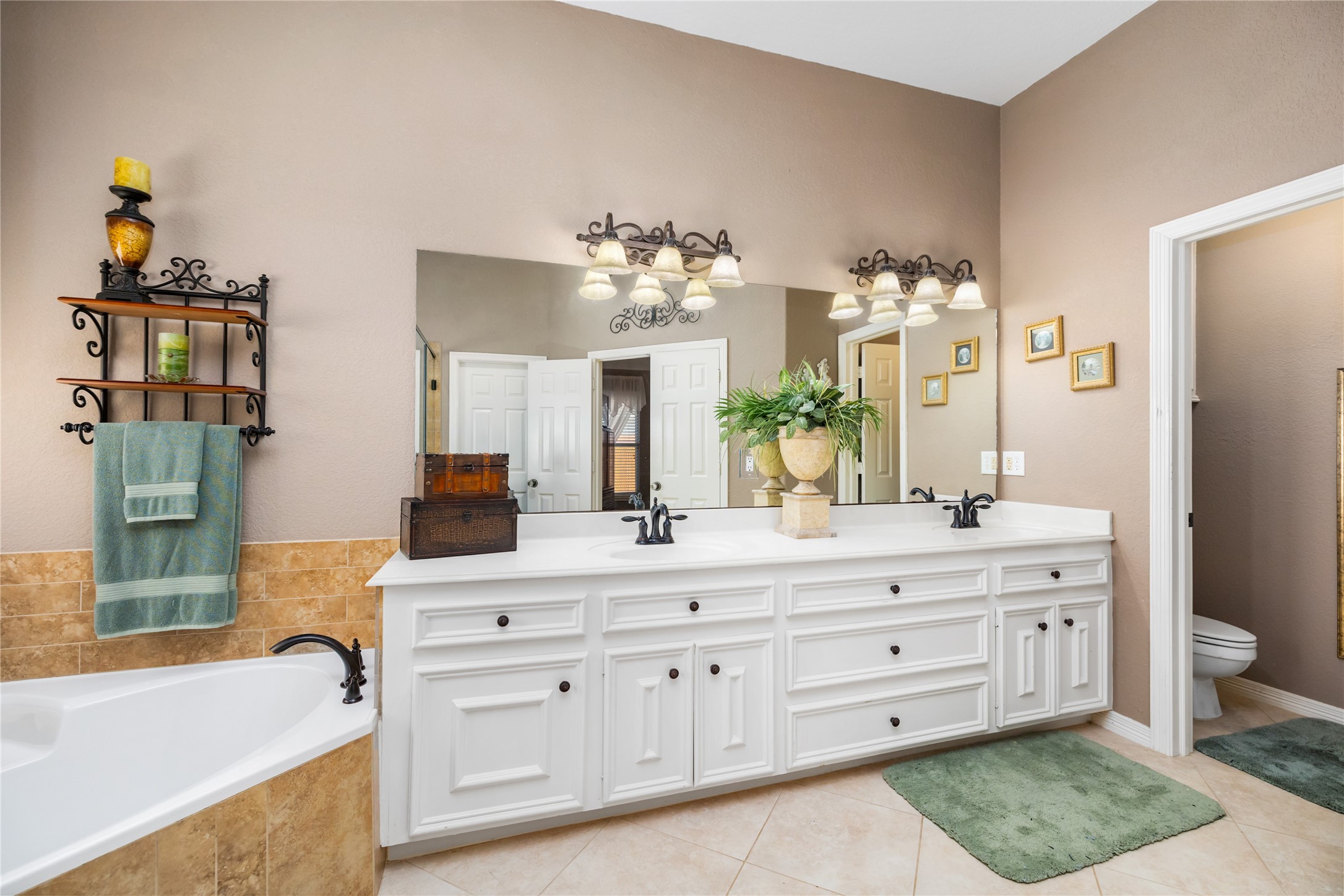 3721 Poets Court Montgomery, TX 77356 - Photo 14 of 29 Primary bathroom