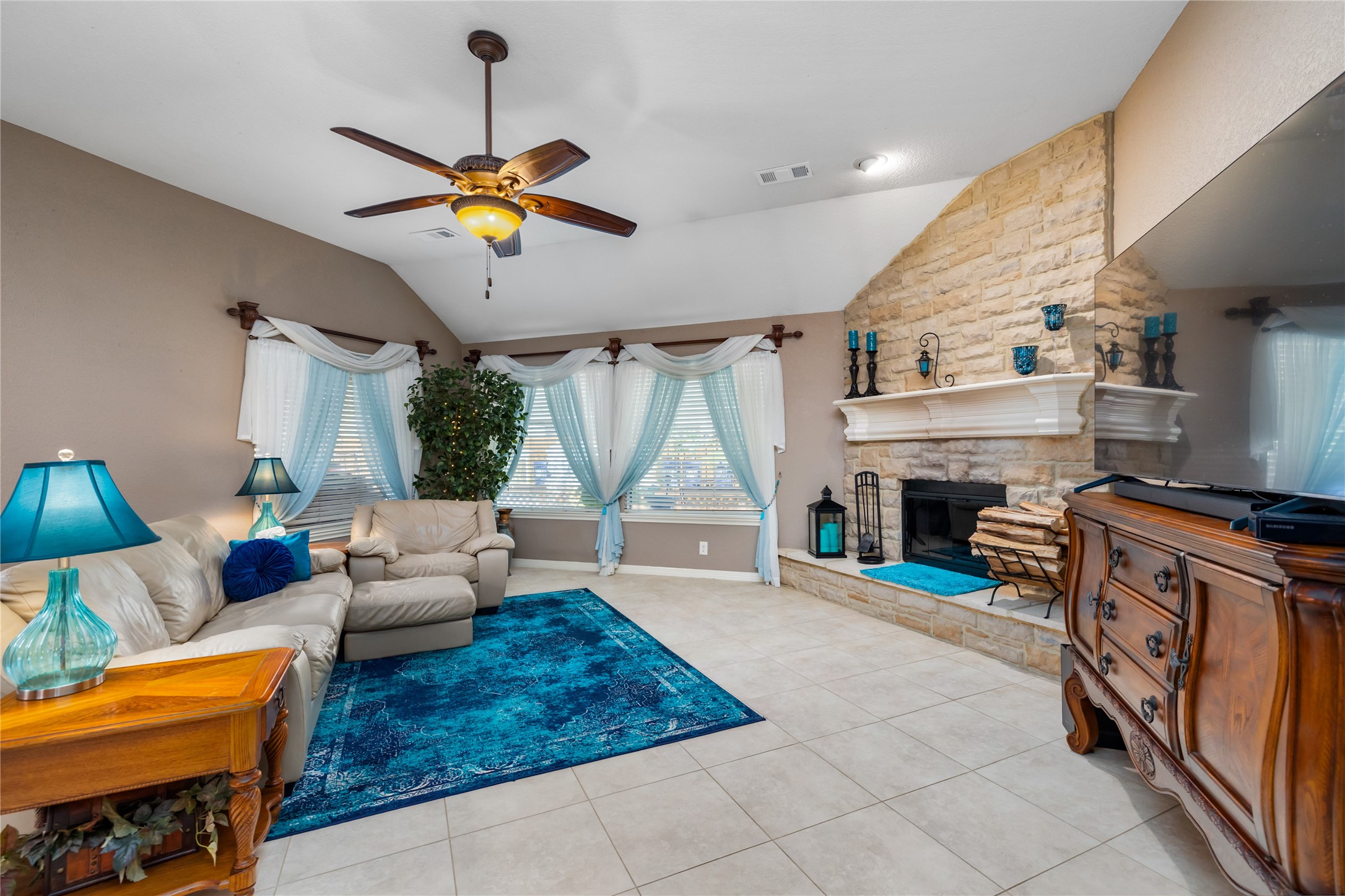 3721 Poets Court Montgomery, TX 77356 - Photo 6 of 29 Living room from front door
