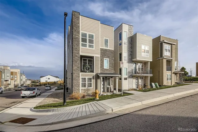 $599,900 | 5026 South Robb Street, Littleton, CO 80127