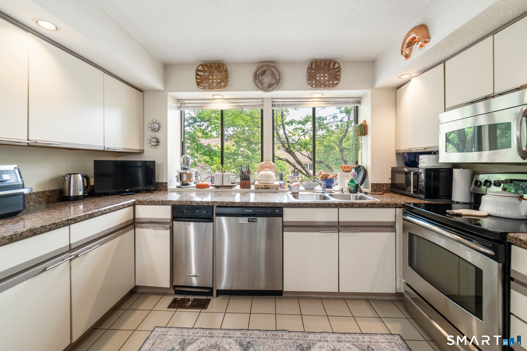 2 Whirling Dun, Unit 2 Canton, CT 06019 - Photo 25 of 30