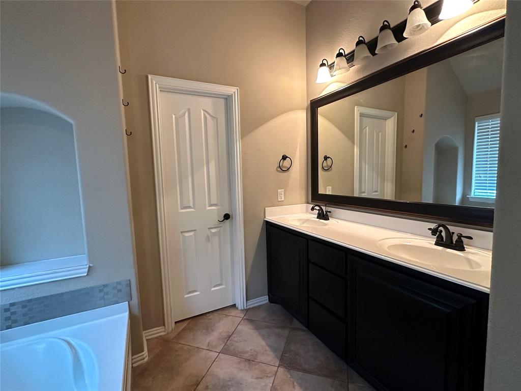 7255 Rueda Grand Prairie, TX 75054 - Photo 11 of 16