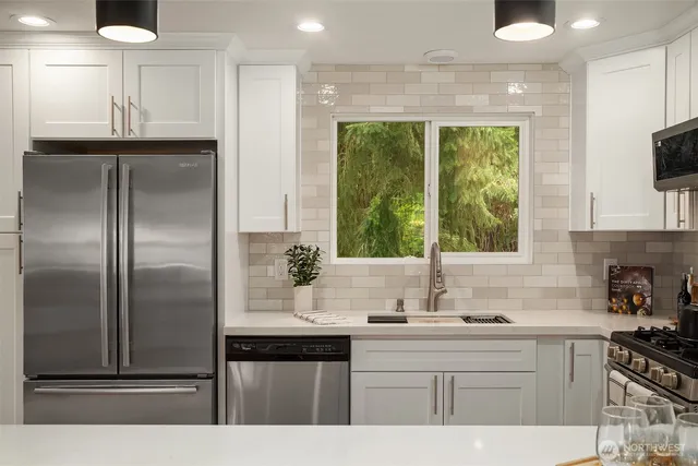 $1,185,000 | 8004 203rd Place Southwest, Edmonds, WA 98026