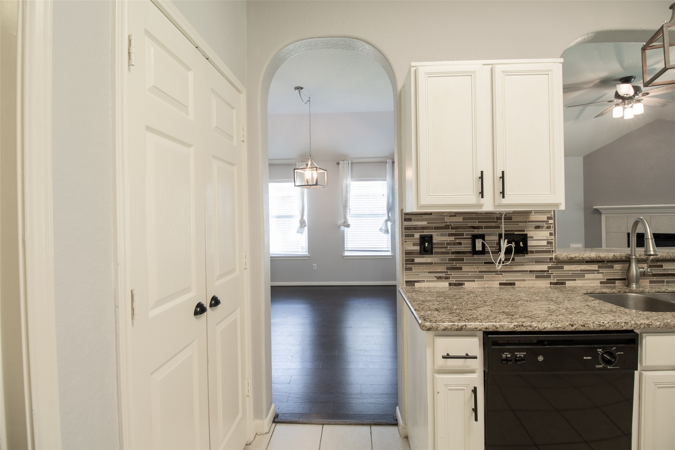 303 Burris Park Drive Spring, TX 77373 - Photo 22 of 45 kitchen