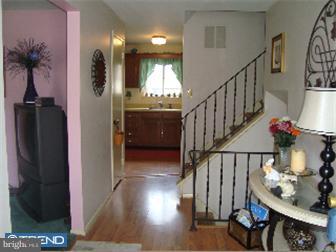 121 Coopers Kill Road Delran, NJ 08075 - Photo 3 of 10 Foyer