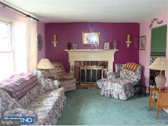 121 Coopers Kill Road Delran, NJ 08075 - Photo 5 of 10 Living Room