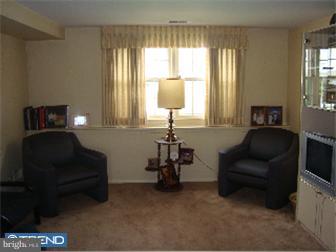 121 Coopers Kill Road Delran, NJ 08075 - Photo 8 of 10 Family Room