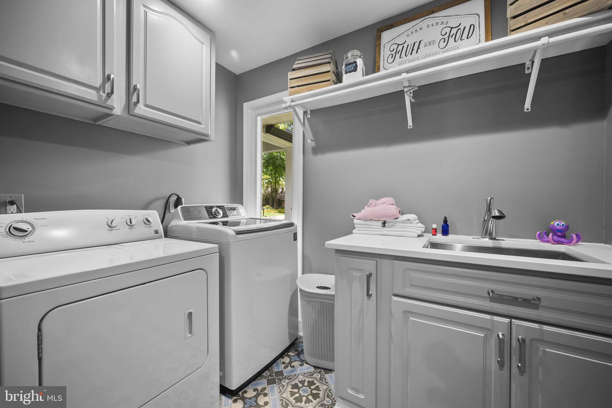 122 Hitching Post Drive Wilmington, DE 19803 - Photo 48 of 64 a utility room with sink dryer and washer