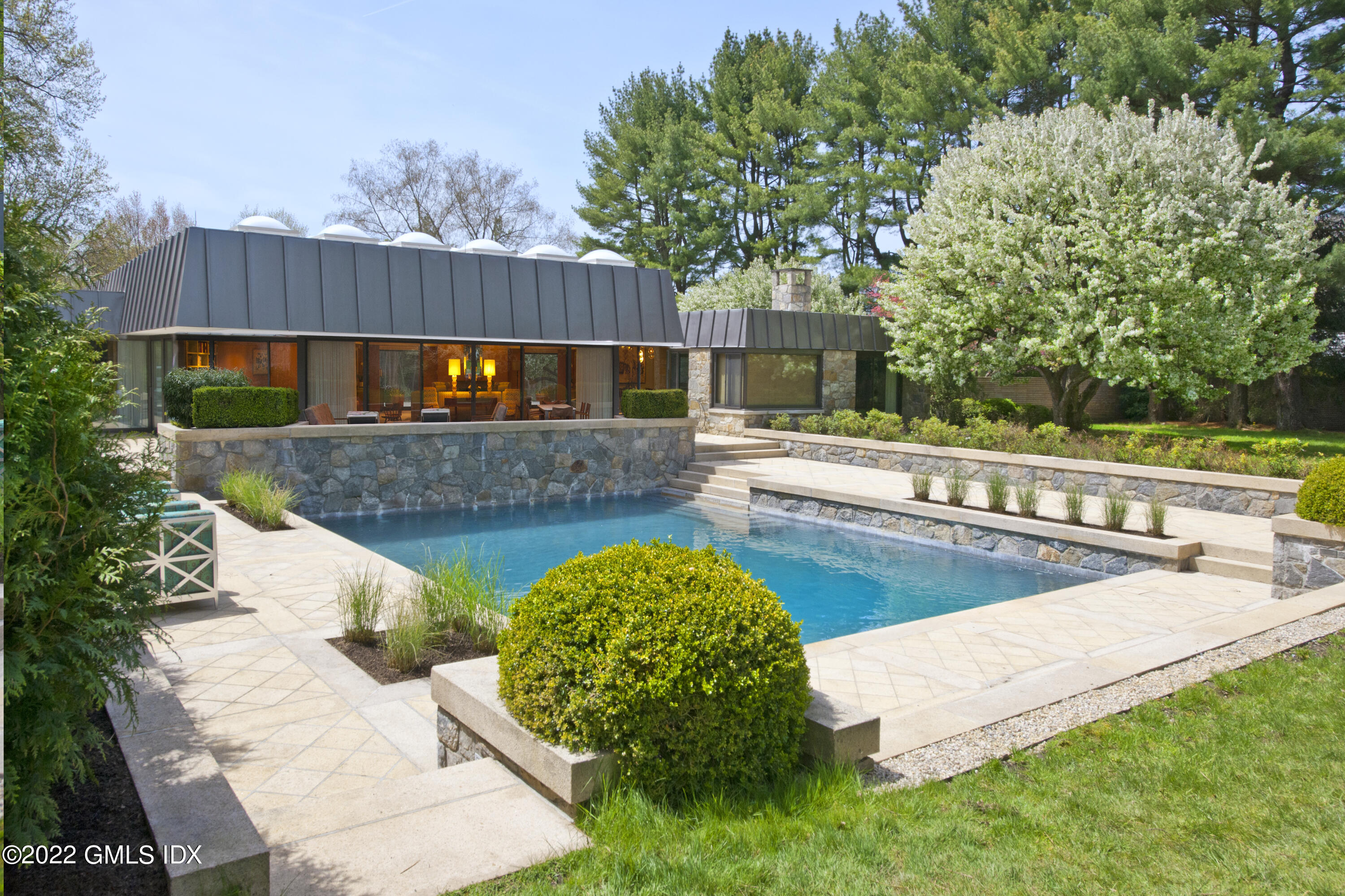 3 North Stanwich Road Greenwich, CT 06831 - Photo 32 of 35 a view of a back yard of the house