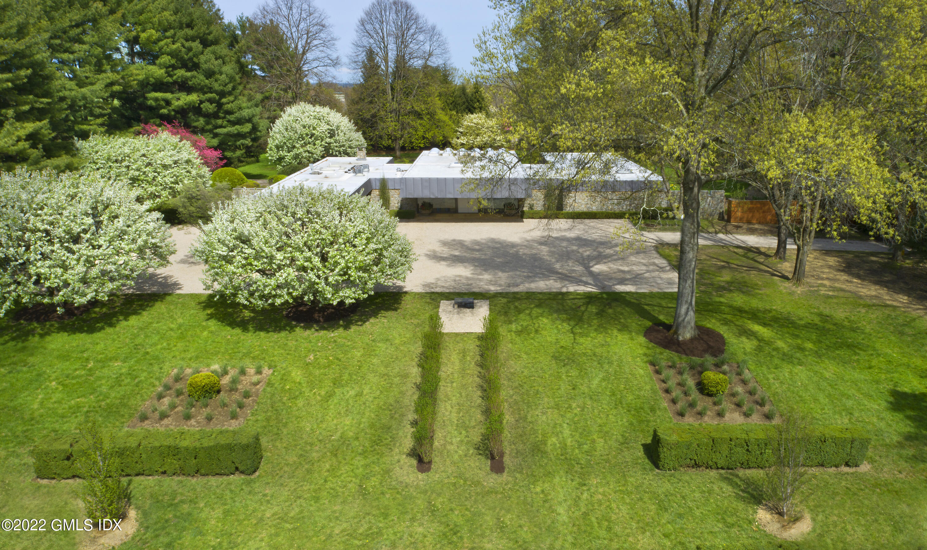 3 North Stanwich Road Greenwich, CT 06831 - Photo 33 of 35 a garden view with a fountain