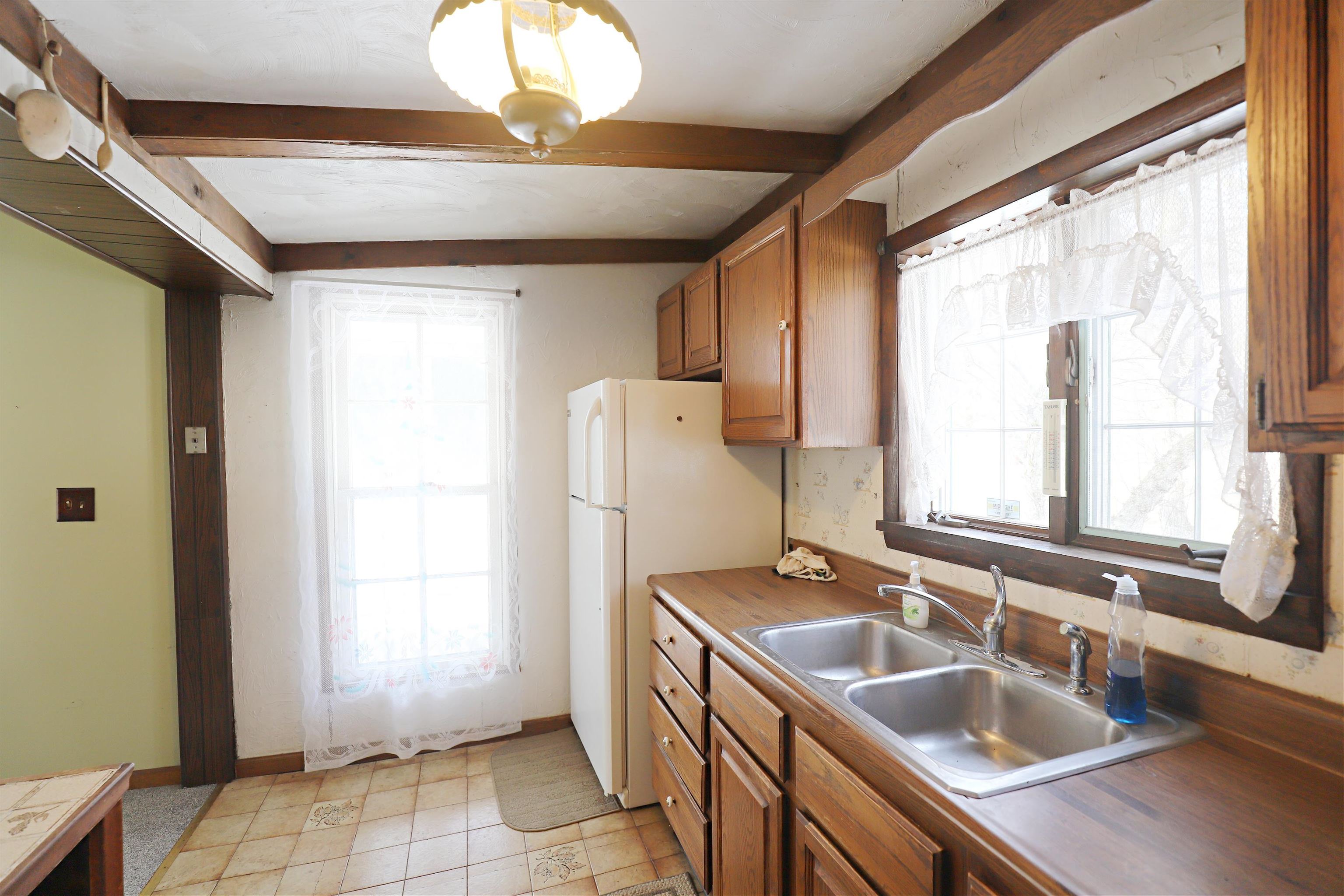 4298 North Center Road Flint, MI 48506 - Photo 14 of 46 50199710-aba75dce-91a9-4752-8e6f-6b40cdeebcc2.JPG