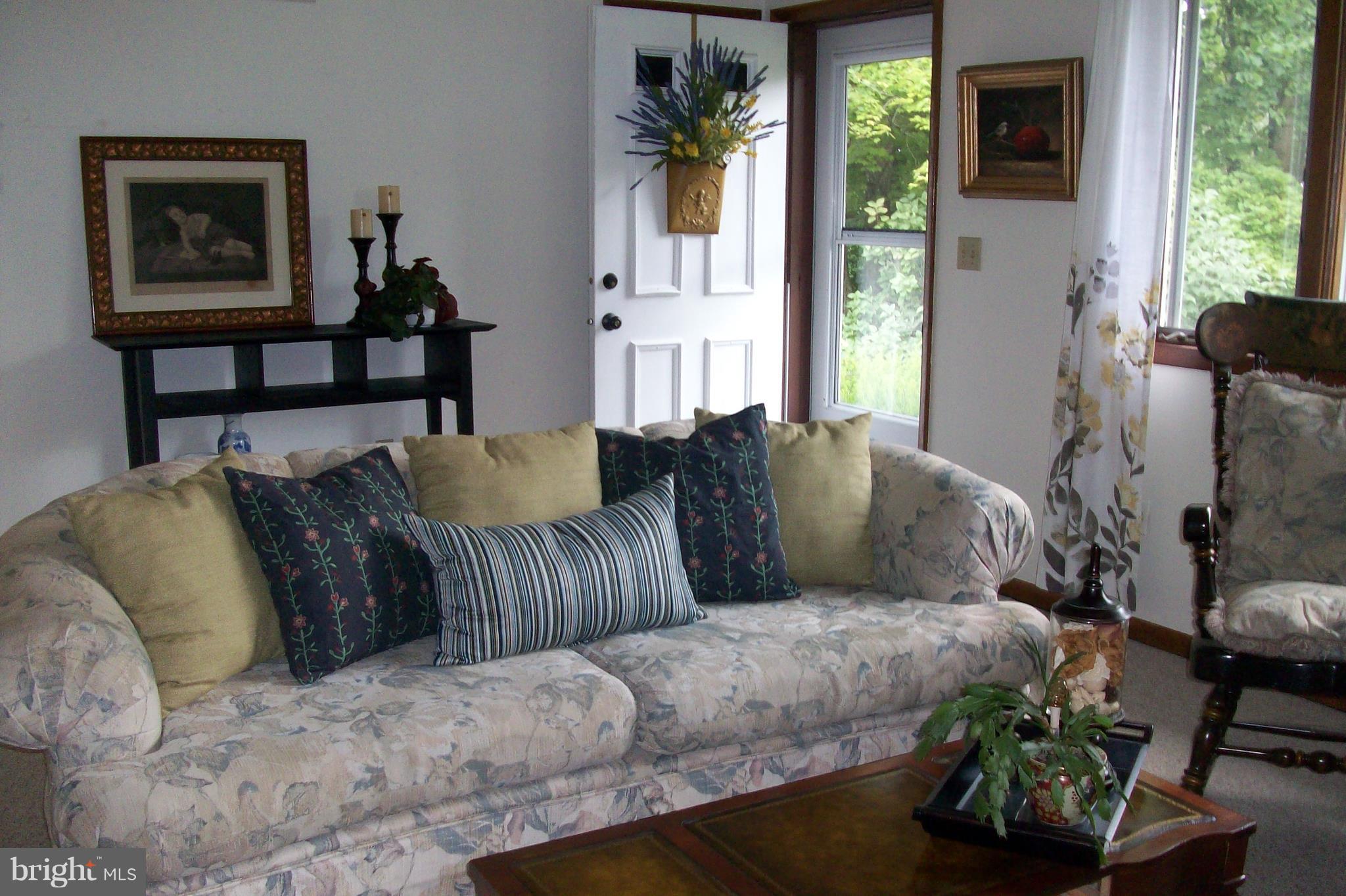 3031 Menges Mill Road Taneytown, MD 21787 - Photo 15 of 30 Living Room