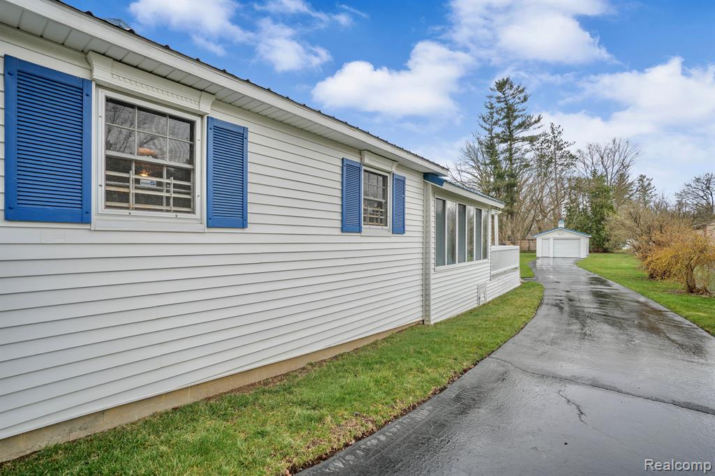 4304 Lapeer Road Burton, MI 48509 - Photo 45 of 49 Gallery Image 45