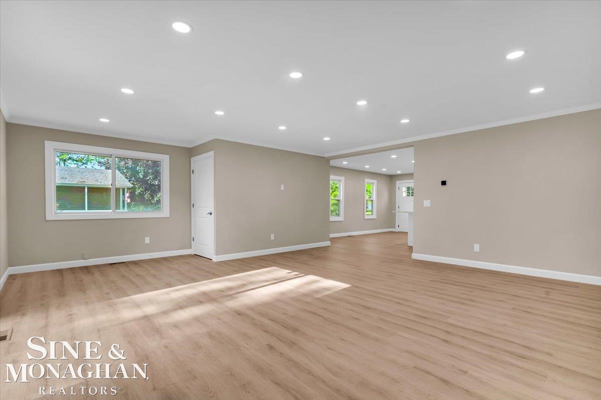 985 Fairledge Street Lake Orion, MI 48362 - Photo 9 of 40 50210387-3875e966-10ca-43dd-89ba-231069dbf10e.JPG