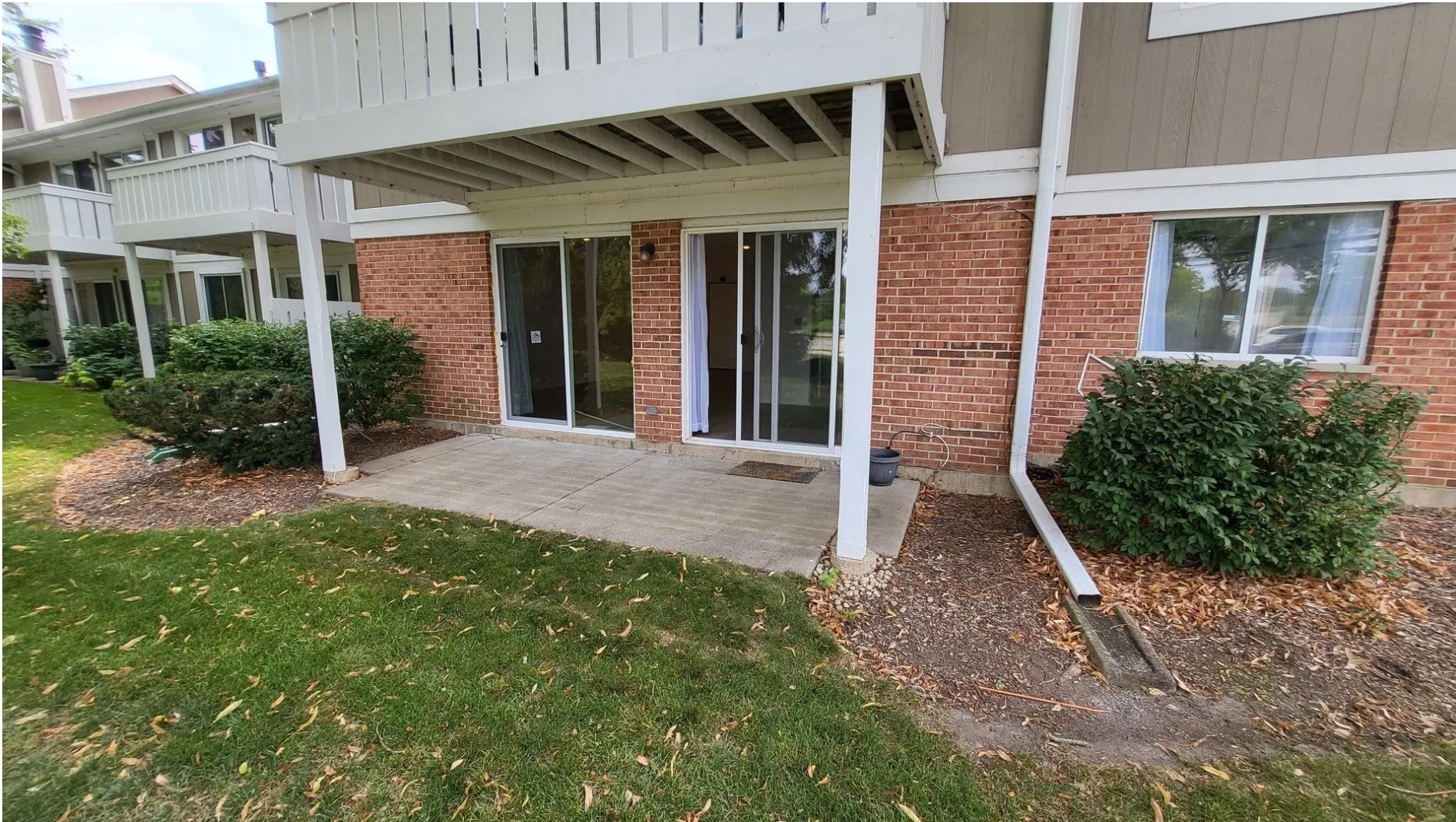 1186 Auburn Lane, Unit 1186 Buffalo Grove, IL 60089 - Photo 17 of 23 front view of a house with a yard