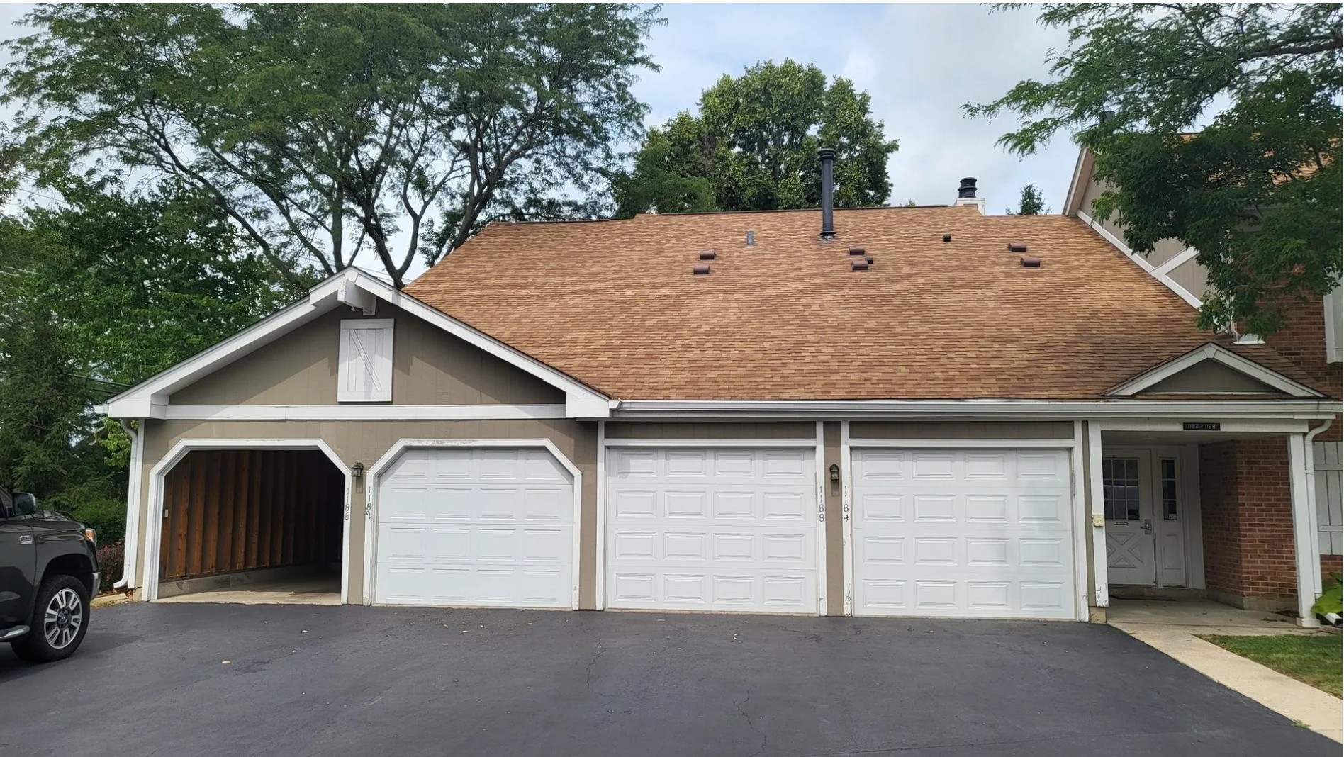 1186 Auburn Lane, Unit 1186 Buffalo Grove, IL 60089 - Photo 19 of 23 a view of a house with garage