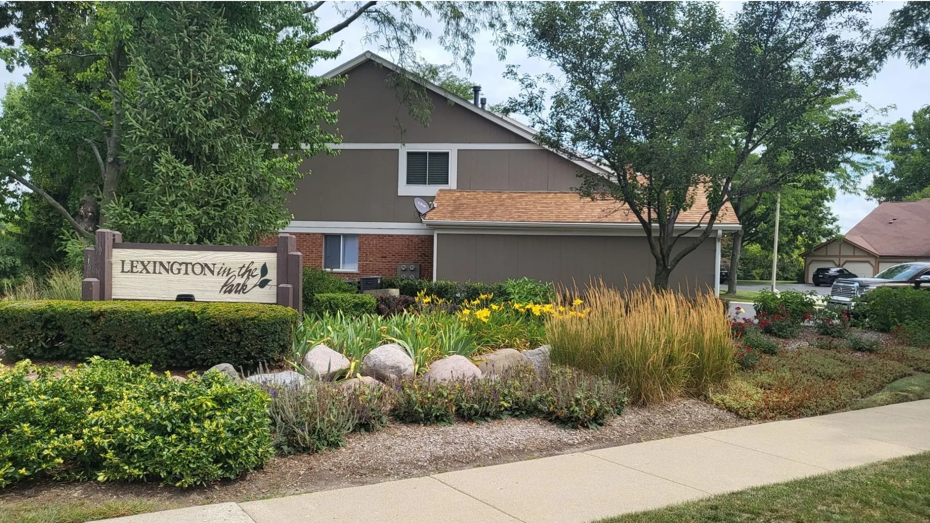 1186 Auburn Lane, Unit 1186 Buffalo Grove, IL 60089 - Photo 23 of 23 a front view of a house with garden