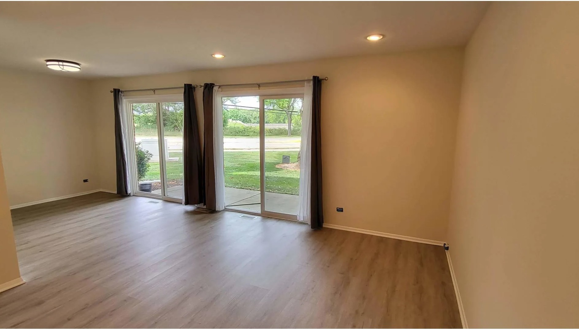 1186 Auburn Lane, Unit 1186 Buffalo Grove, IL 60089 - Photo 3 of 23 a view of an empty room with wooden floor and a window