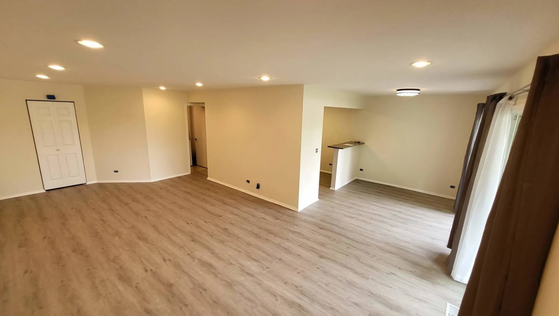 1186 Auburn Lane, Unit 1186 Buffalo Grove, IL 60089 - Photo 4 of 23 a view of empty room with wooden floor
