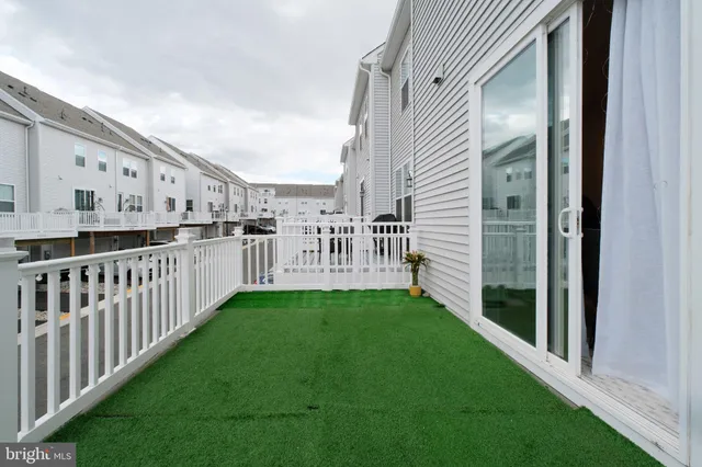 a view of a house with backyard and porch