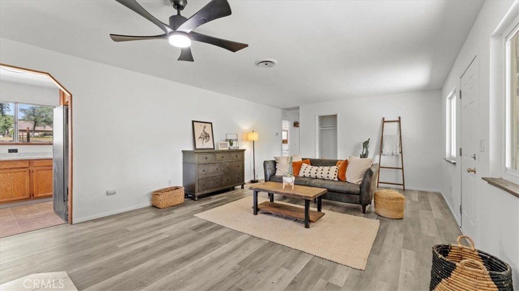 112 Los Verjeles Road Bangor, CA 95901 - Photo 17 of 48 a living room with furniture