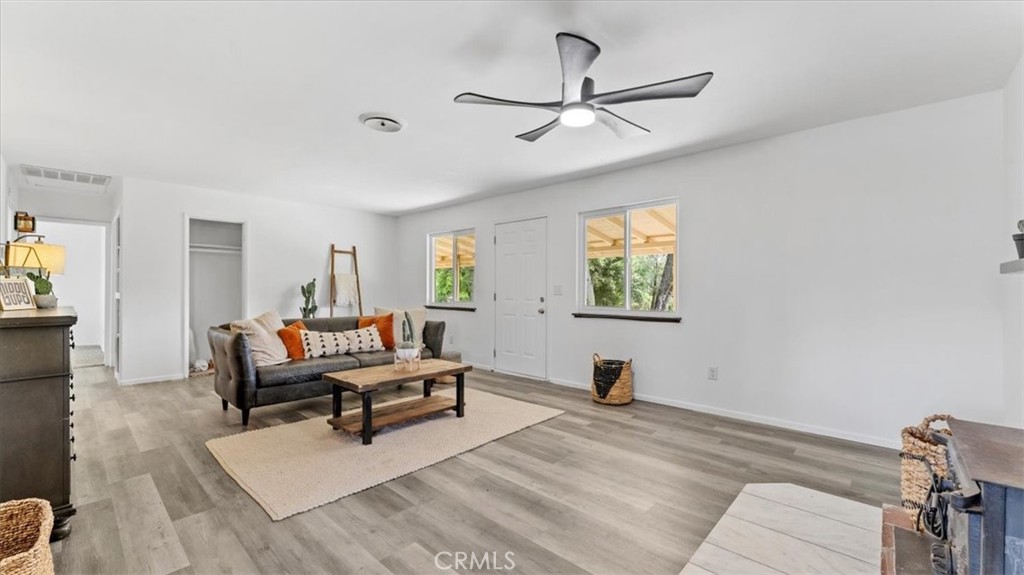 112 Los Verjeles Road Bangor, CA 95901 - Photo 18 of 48 a living room with furniture and a window