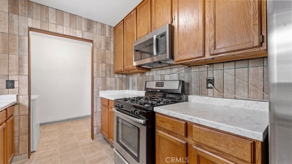 112 Los Verjeles Road Bangor, CA 95901 - Photo 22 of 48 a kitchen with stainless steel appliances granite countertop a stove a refrigerator and a microwave