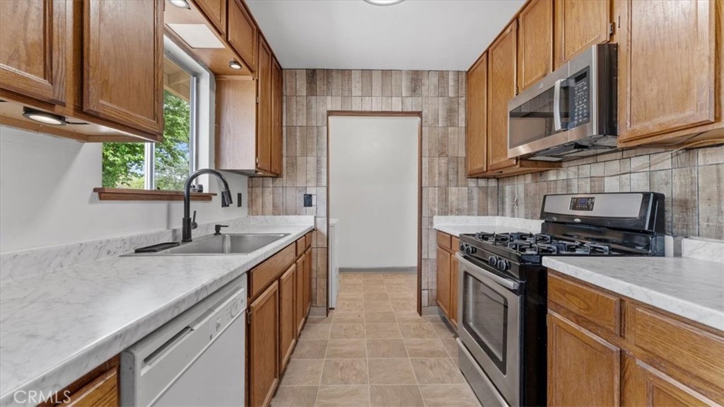 112 Los Verjeles Road Bangor, CA 95901 - Photo 24 of 48 a kitchen with stainless steel appliances granite countertop a sink stove and refrigerator