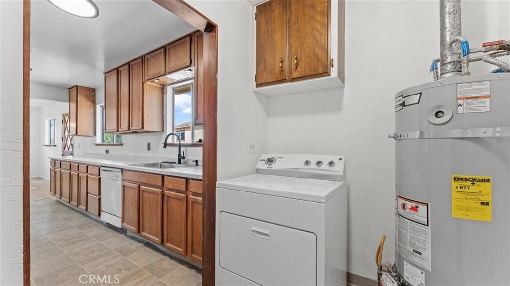 112 Los Verjeles Road Bangor, CA 95901 - Photo 28 of 48 a view of bathroom with dual sinks
