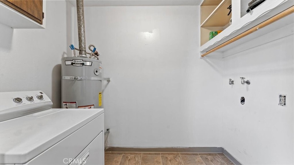 112 Los Verjeles Road Bangor, CA 95901 - Photo 29 of 48 a utility room with dryer and washer