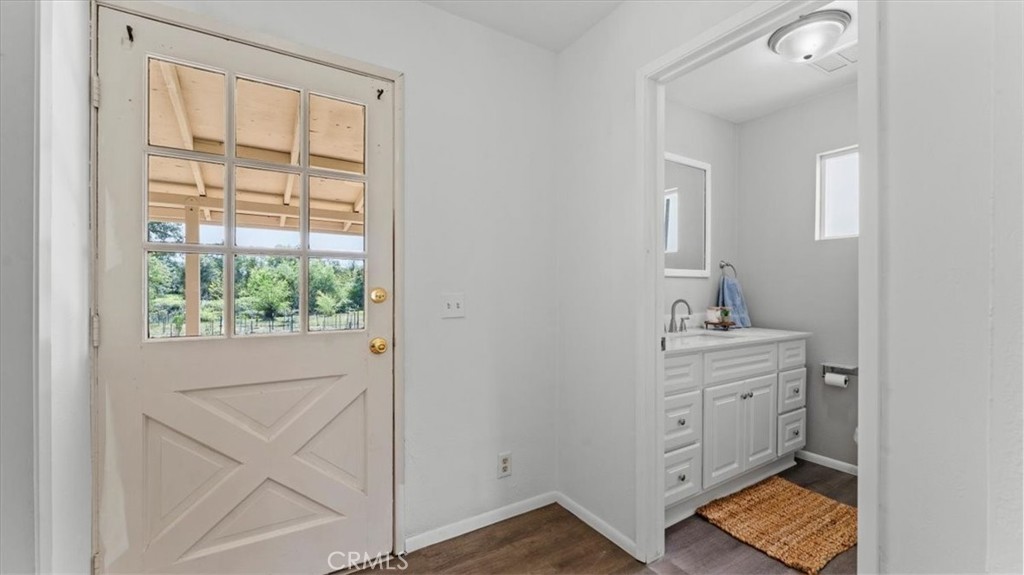 112 Los Verjeles Road Bangor, CA 95901 - Photo 33 of 48 a view of bathroom with dual sinks