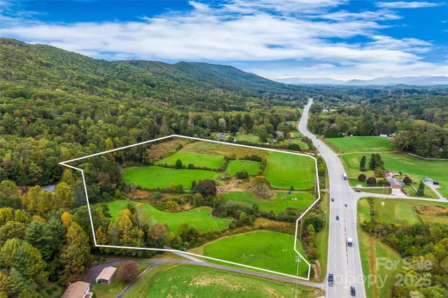 a view of a tennis court