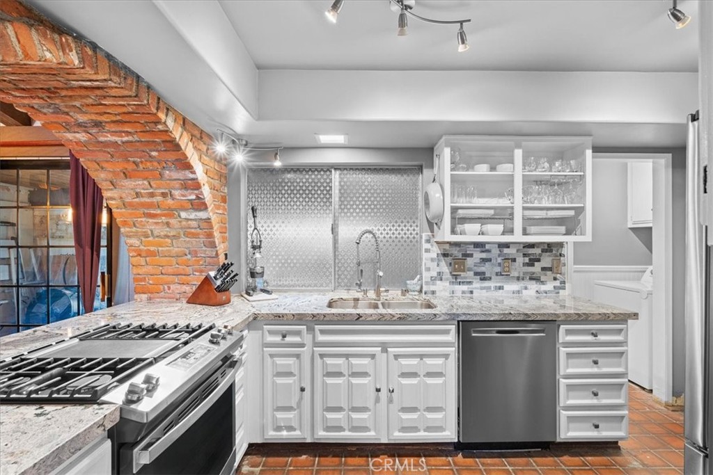 222 Village Square Fillmore, CA 93015 - Photo 11 of 39 a kitchen with granite countertop a stove and cabinets