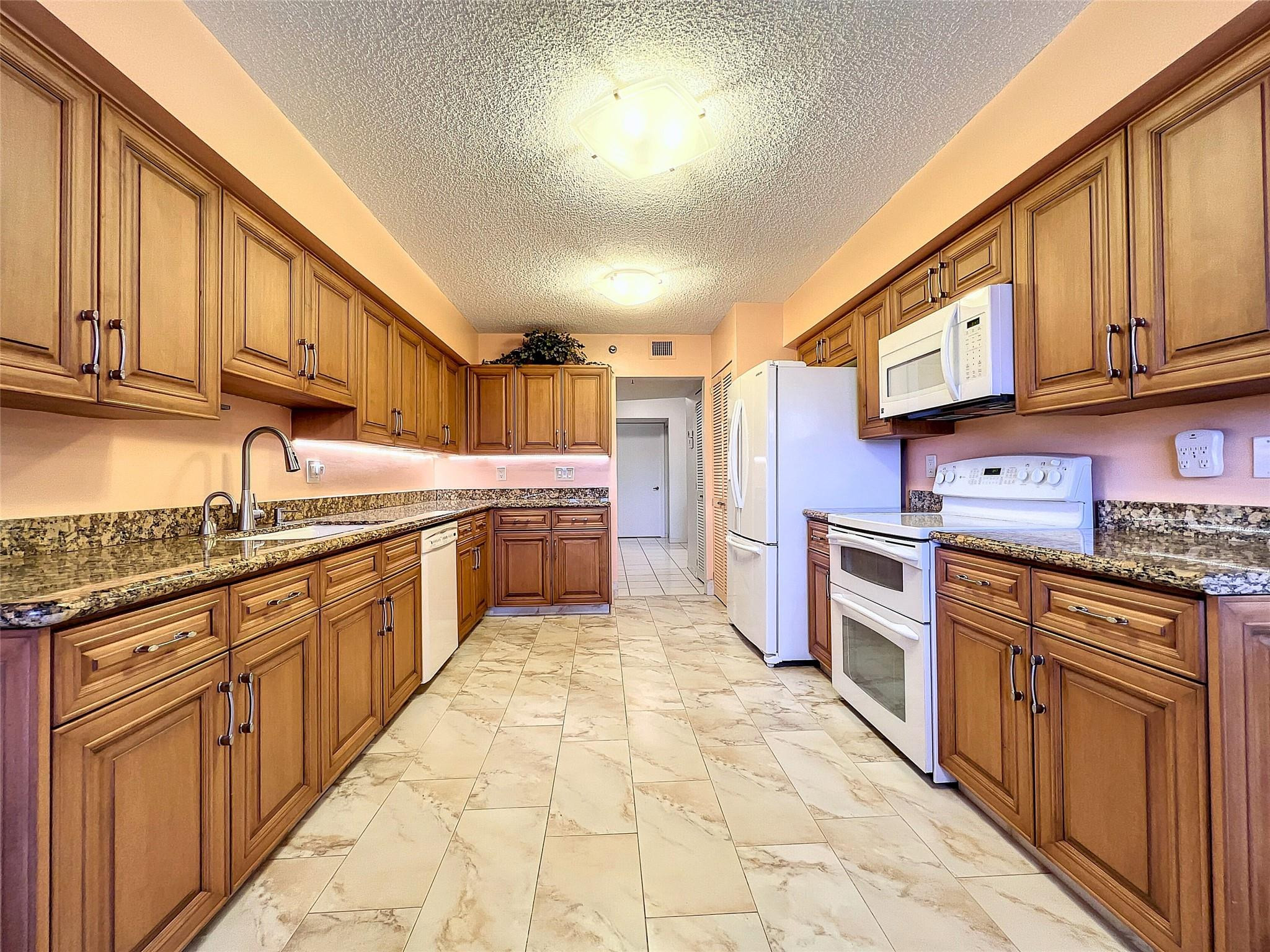 7578 Regency Lake Drive, Unit D301 Boca Raton, FL 33433 - Photo 4 of 37 Photo 4