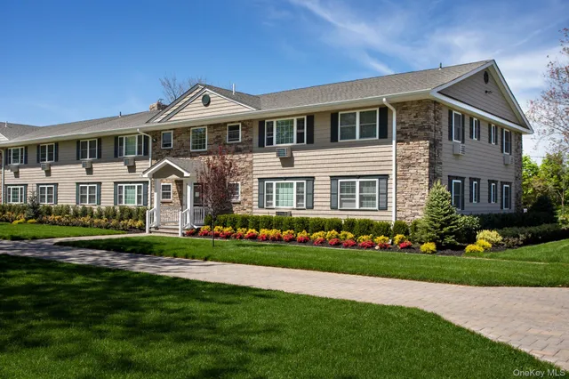 $2,850 | 313-2 Robinson Avenue, Unit 3132, Patchogue, NY 11772