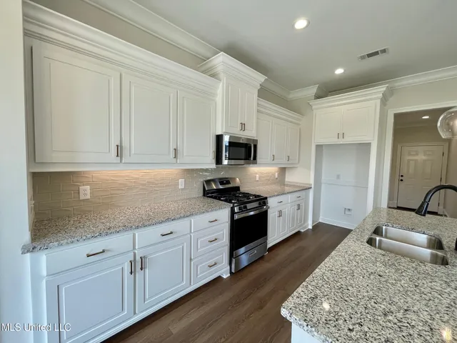 $355,600 | 425 Aurora Circle, Canton, MS 39046