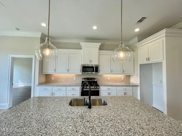 $355,600 | 425 Aurora Circle, Canton, MS 39046