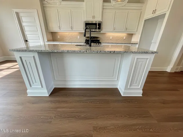 $355,600 | 425 Aurora Circle, Canton, MS 39046