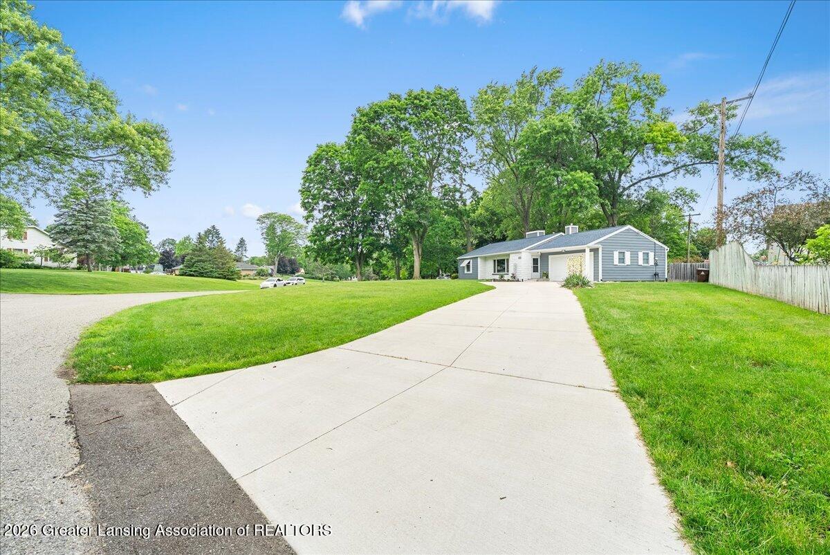 2176 Iroquois Road Okemos, MI 48864 - Photo 33 of 43 09-Media Jett - 11