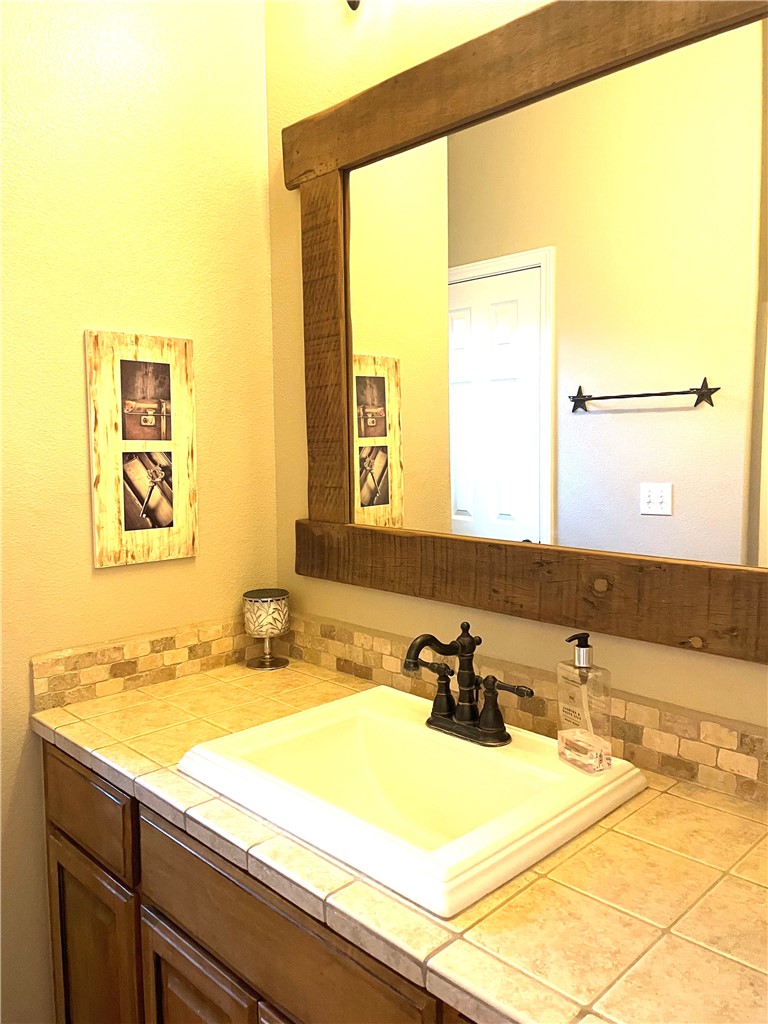 5937 Hidden Valley Loop Sandia, TX 78383 - Photo 22 of 28 Guest suite bathroom with shower