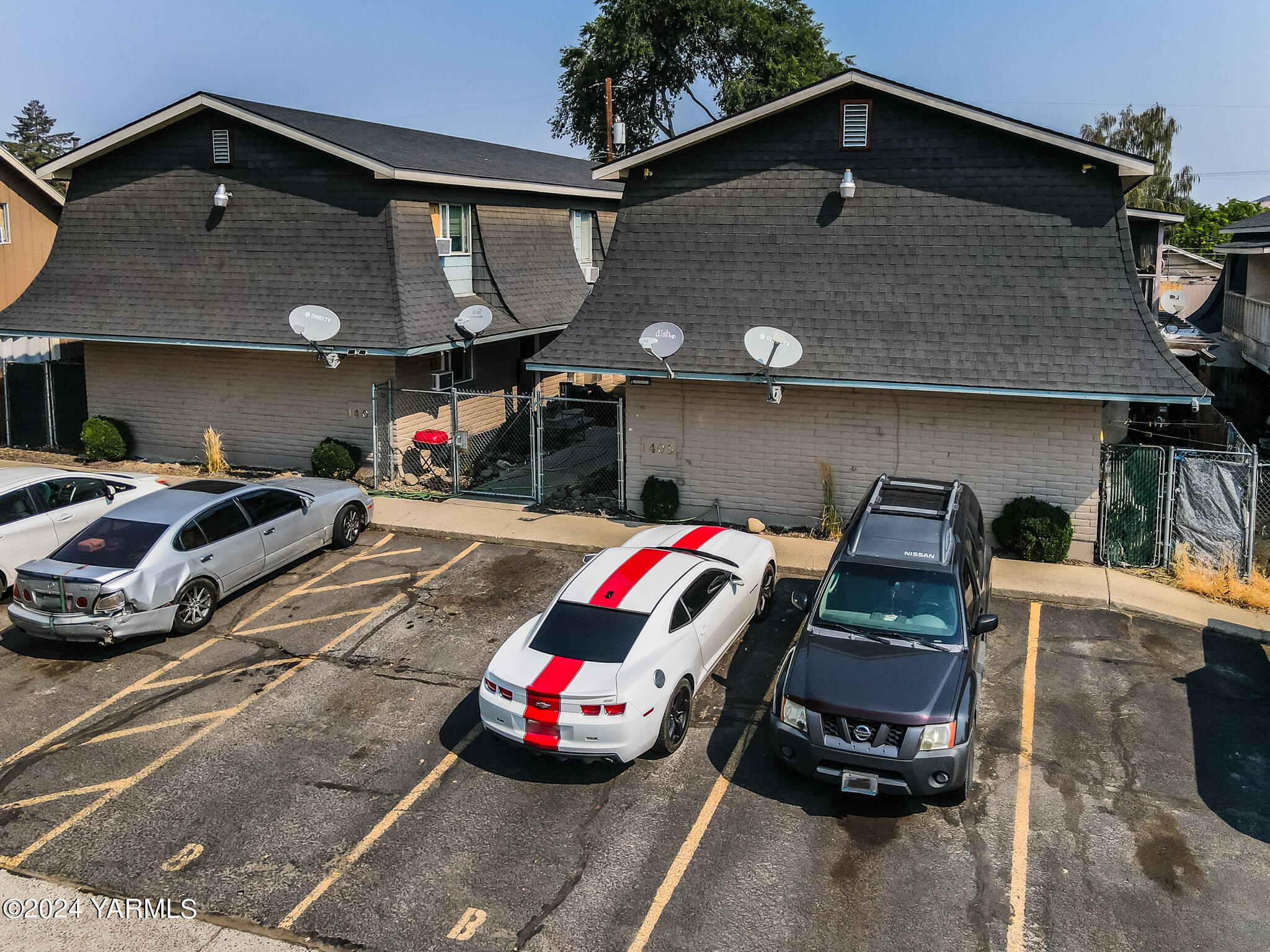 1403-1405 Roosevelt Avenue Yakima, WA 98902 - Photo 4 of 14 a car parked in front of a house