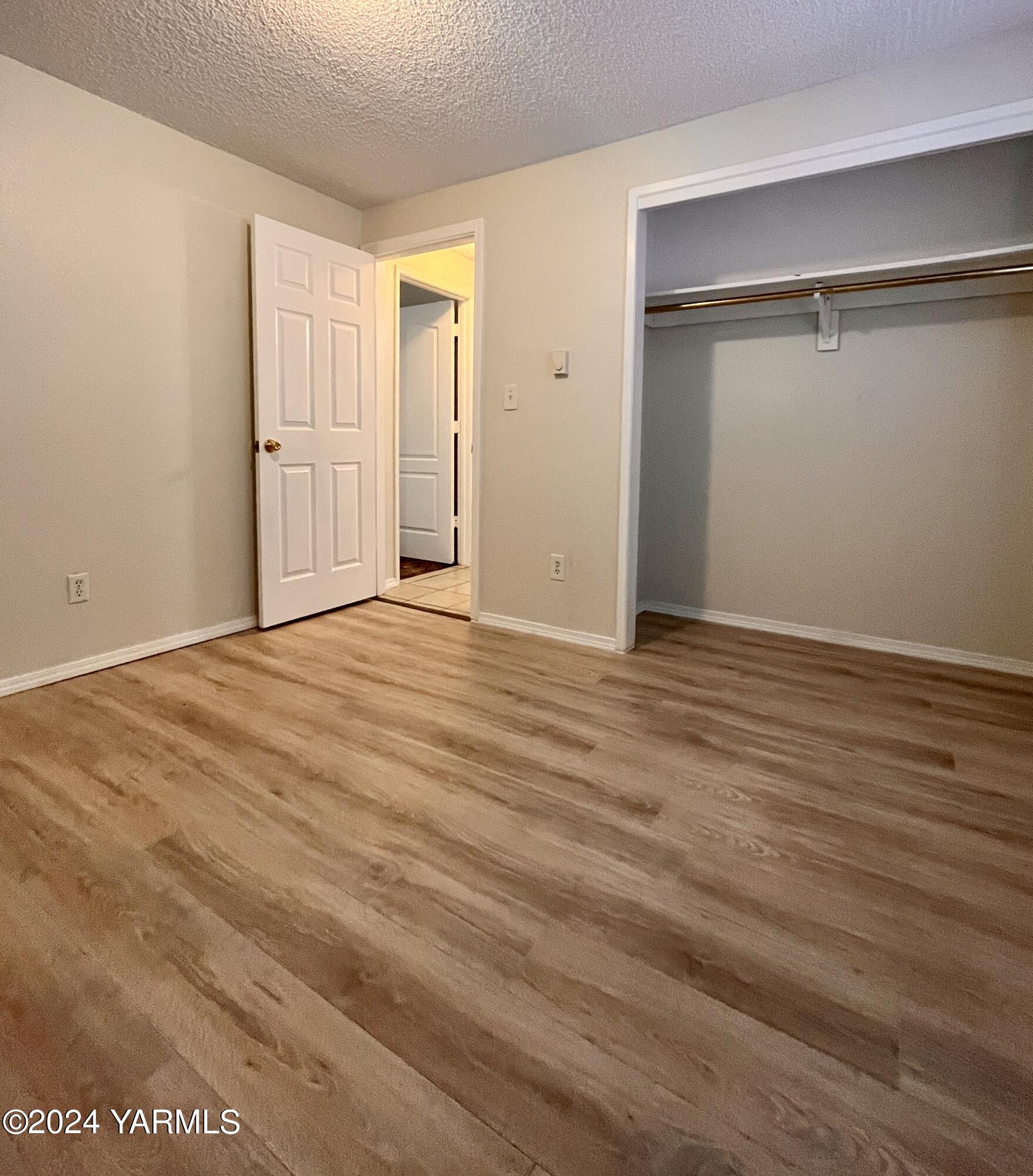 1403-1405 Roosevelt Avenue Yakima, WA 98902 - Photo 10 of 14 wooden floor in an empty room
