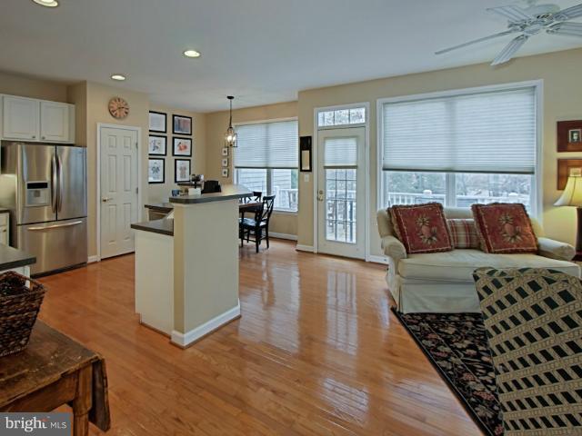 11197 Square Sail Court Reston, VA 20191 - Photo 3 of 30 Kitchen