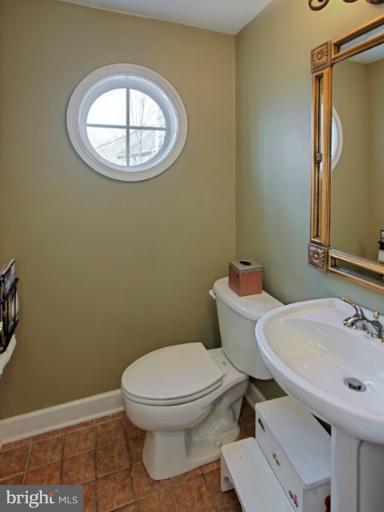 11197 Square Sail Court Reston, VA 20191 - Photo 22 of 30 Bath